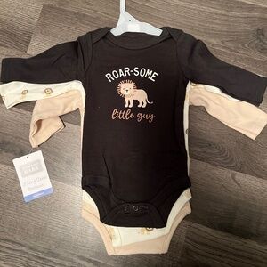 Brand new 3 pack newborn onsie’s